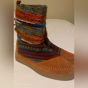 Womens TOMS Moccasins/Boots. Like New